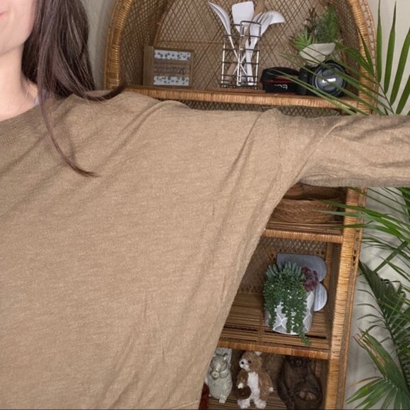 •SOLD• Vince Olive Green Long Sleeve Top - Picture 3 of 5